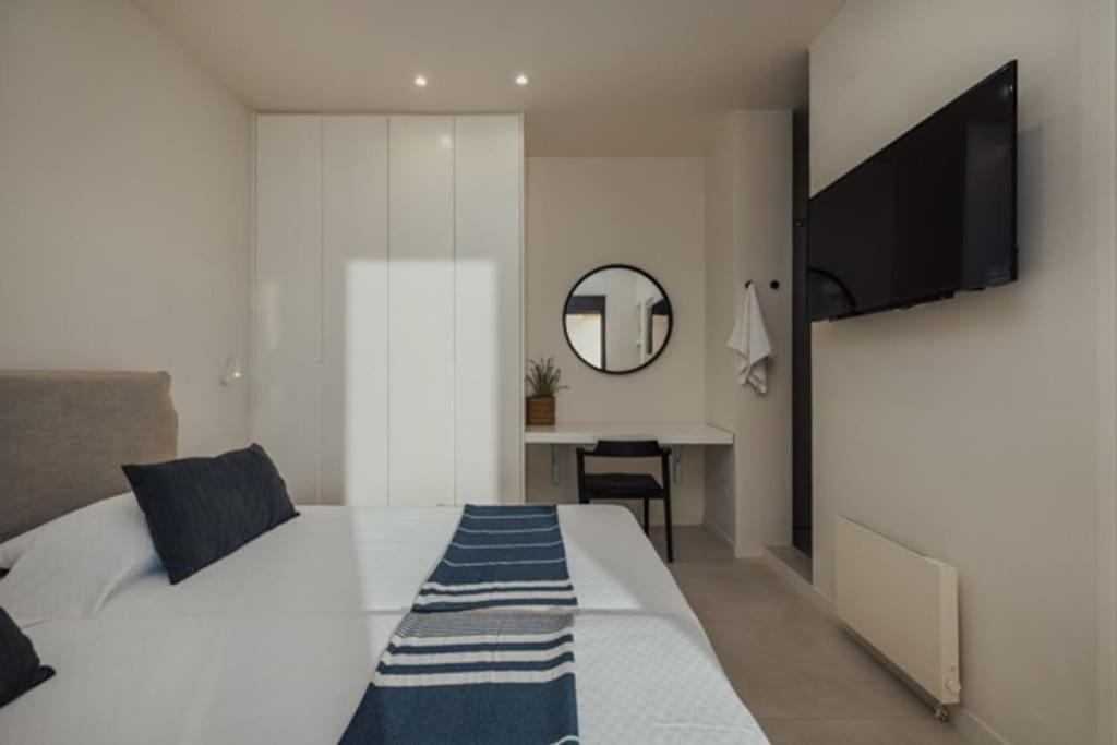 Dimi Private Pool, Sea View & 3 Bedrooms Villa