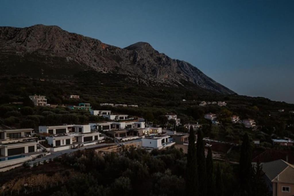 Villa Dimi Private Pool, Sea View & 3 Bedrooms *