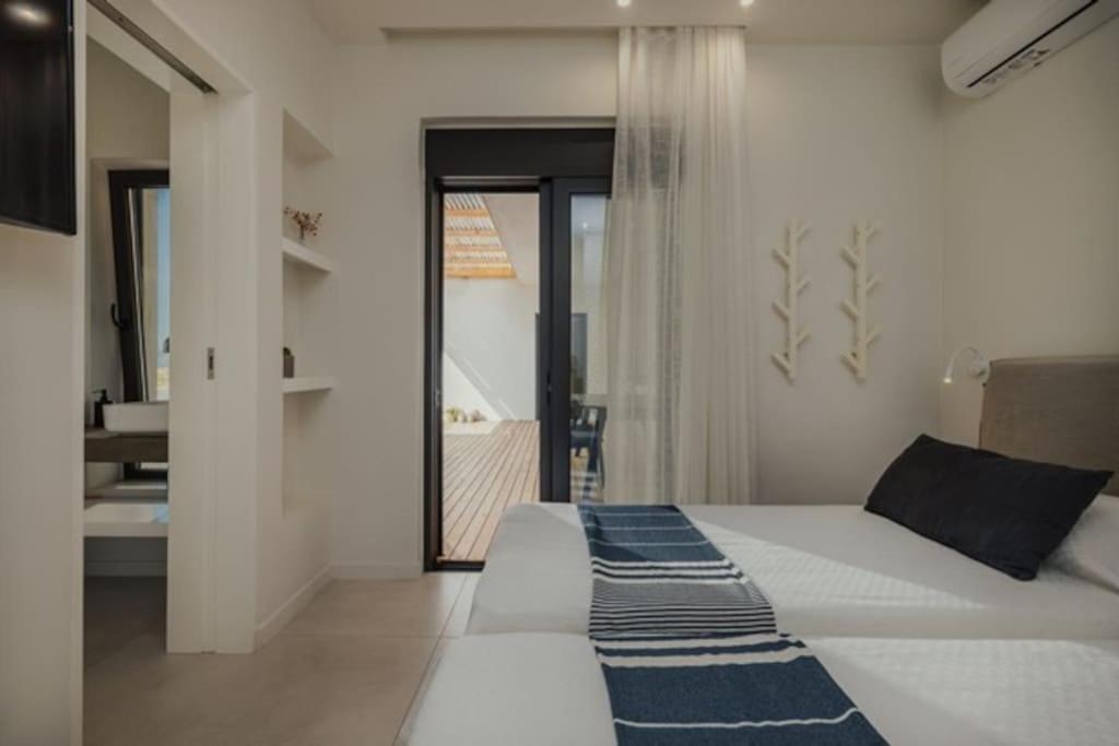 Dimi Private Pool, Sea View & 3 Bedrooms Villa Palairos