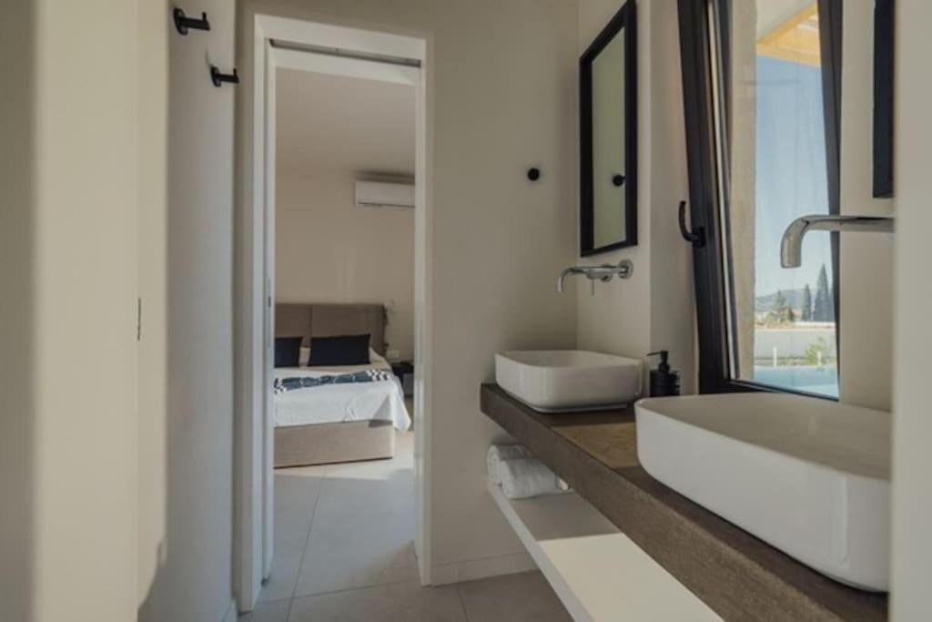Dimi Private Pool, Sea View & 3 Bedrooms Villa *