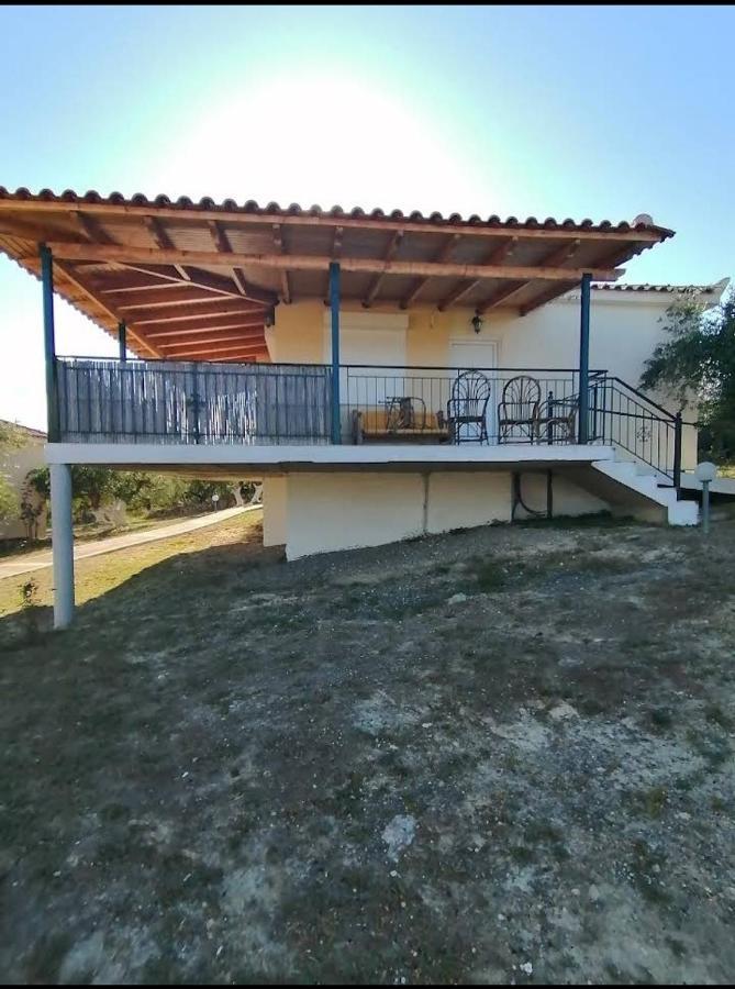 Maria Elena Villa