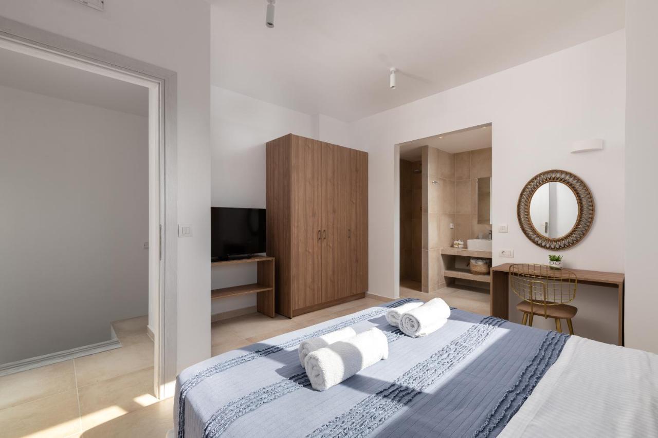 Villa New Brand Villas: Beachside Retreat With And Heated Pool