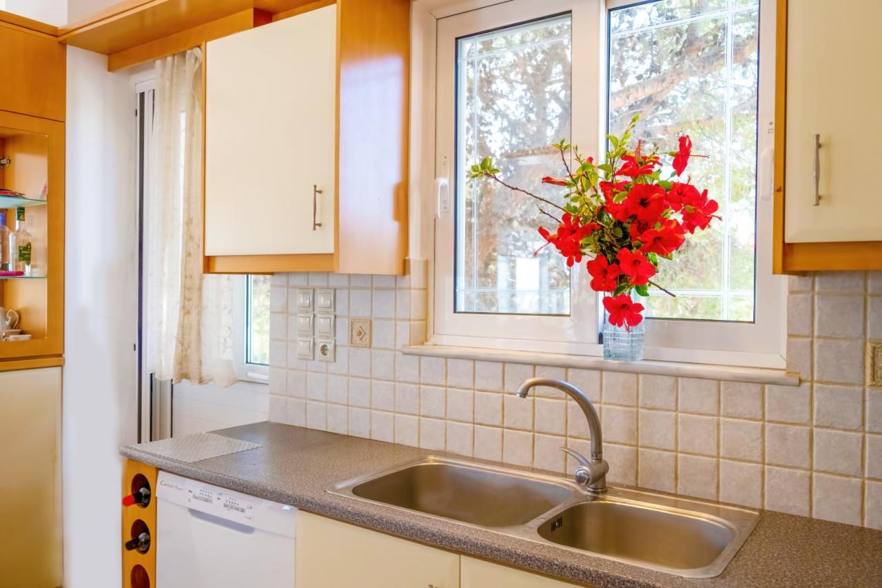 Villa Afroditi In Chania Near Airport With Private Pool, Free Wi-fi, Souda Bay Views, Garden Oasis Kounoupidhiana