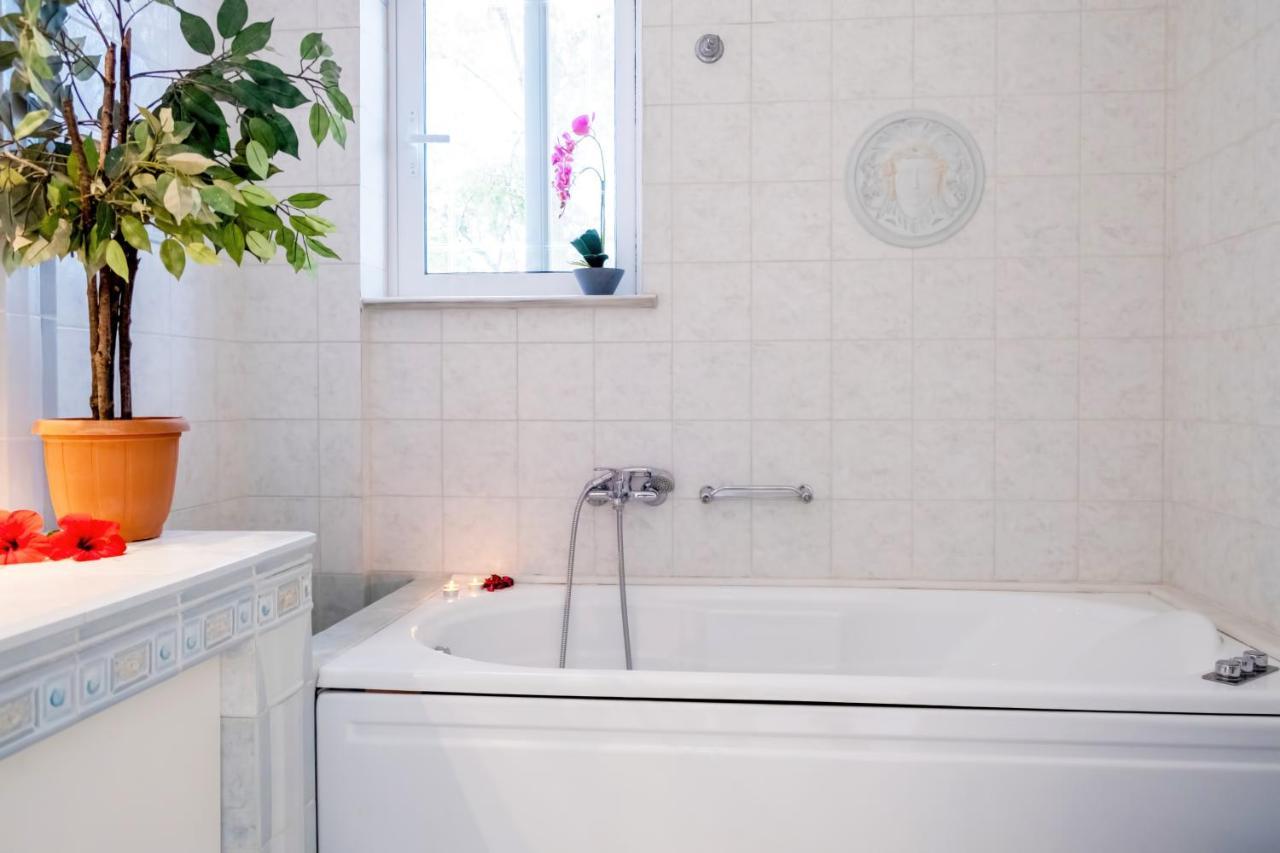 Villa Afroditi In Chania Near Airport With Private Pool, Free Wi-fi, Souda Bay Views, Garden Oasis Kounoupidhiana