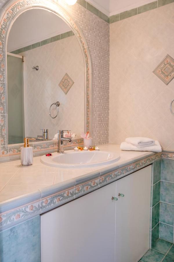 Villa Afroditi In Chania Near Airport With Private Pool, Free Wi-fi, Souda Bay Views, Garden Oasis Kounoupidhiana