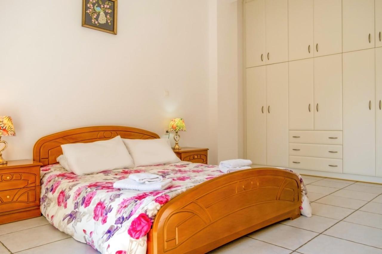 Afroditi In Chania Near Airport With Private Pool, Free Wi-fi, Souda Bay Views, Garden Oasis Villa *