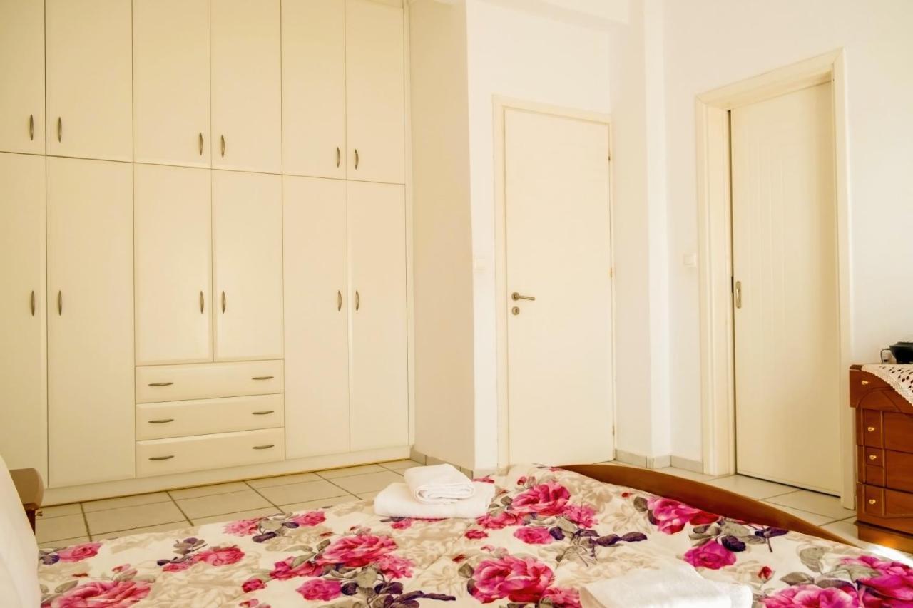 Villa Afroditi In Chania Near Airport With Private Pool, Free Wi-fi, Souda Bay Views, Garden Oasis Kounoupidhiana
