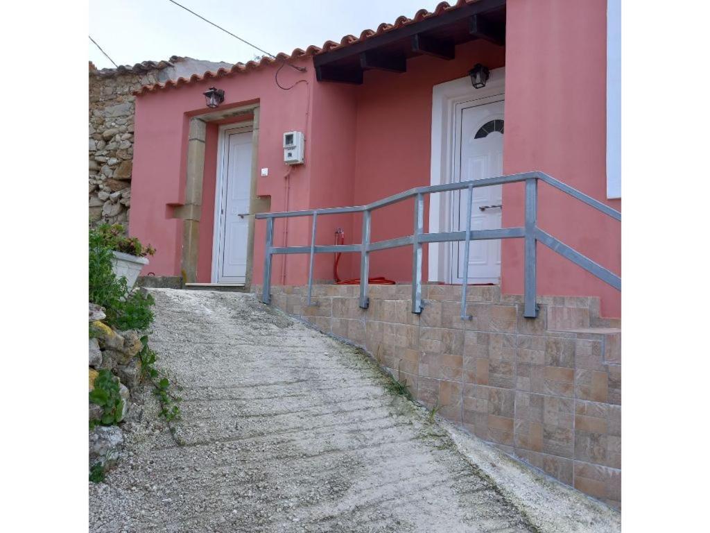 Pantheon House * Pentati