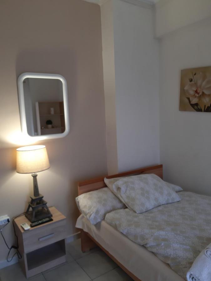 Mpoza Appartments * Patras