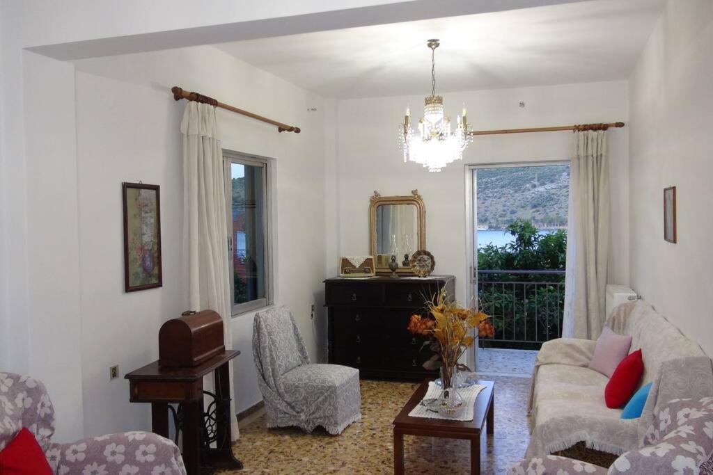Lina's 2 Apartment Amfilochia