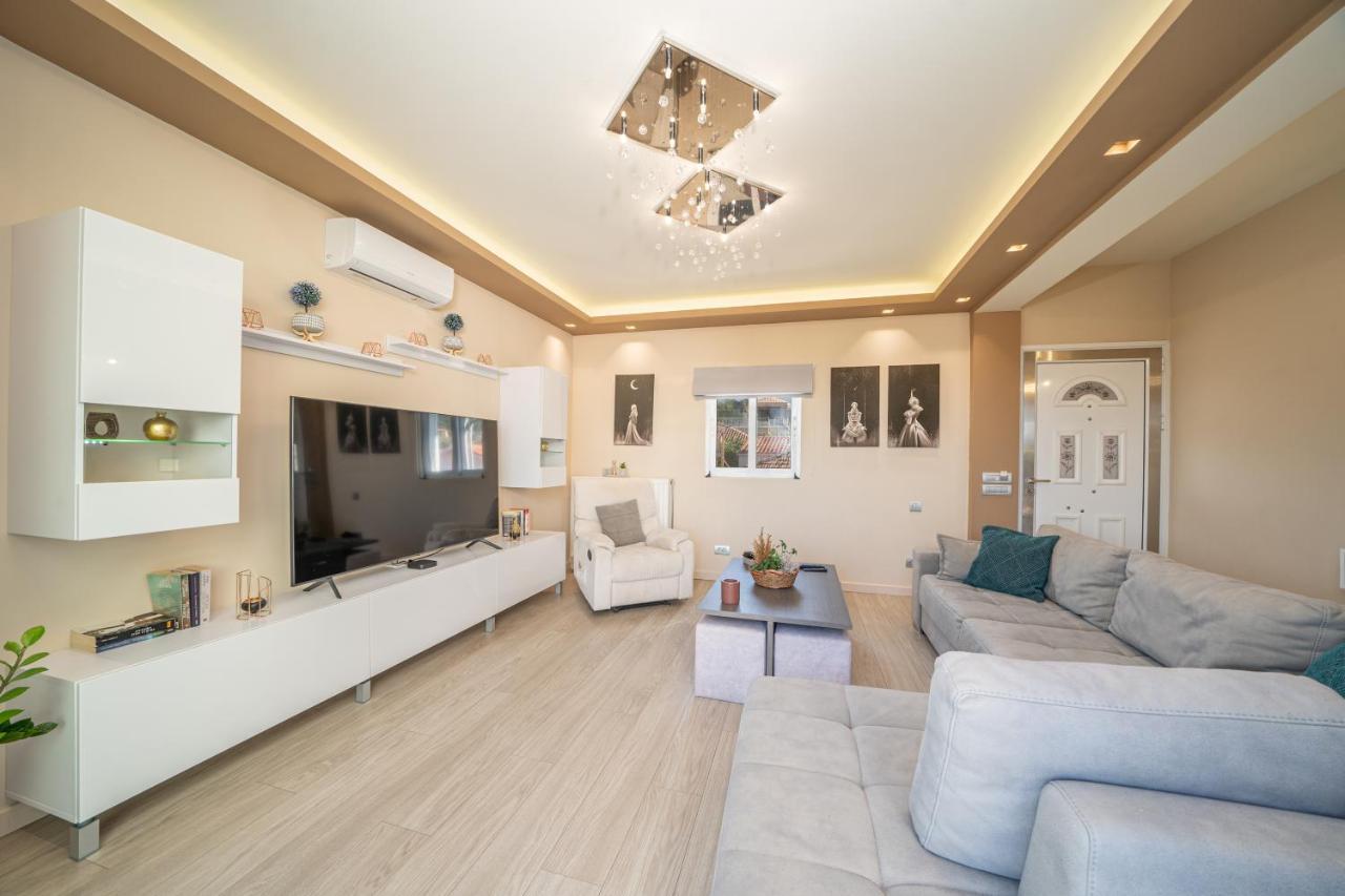 Eleni's House