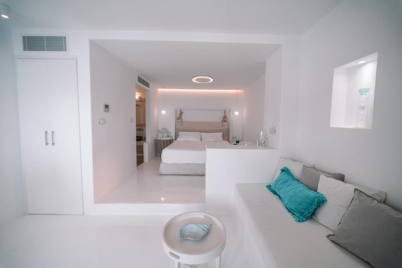Nelya (adults Only) * Megalochori (Santorini)