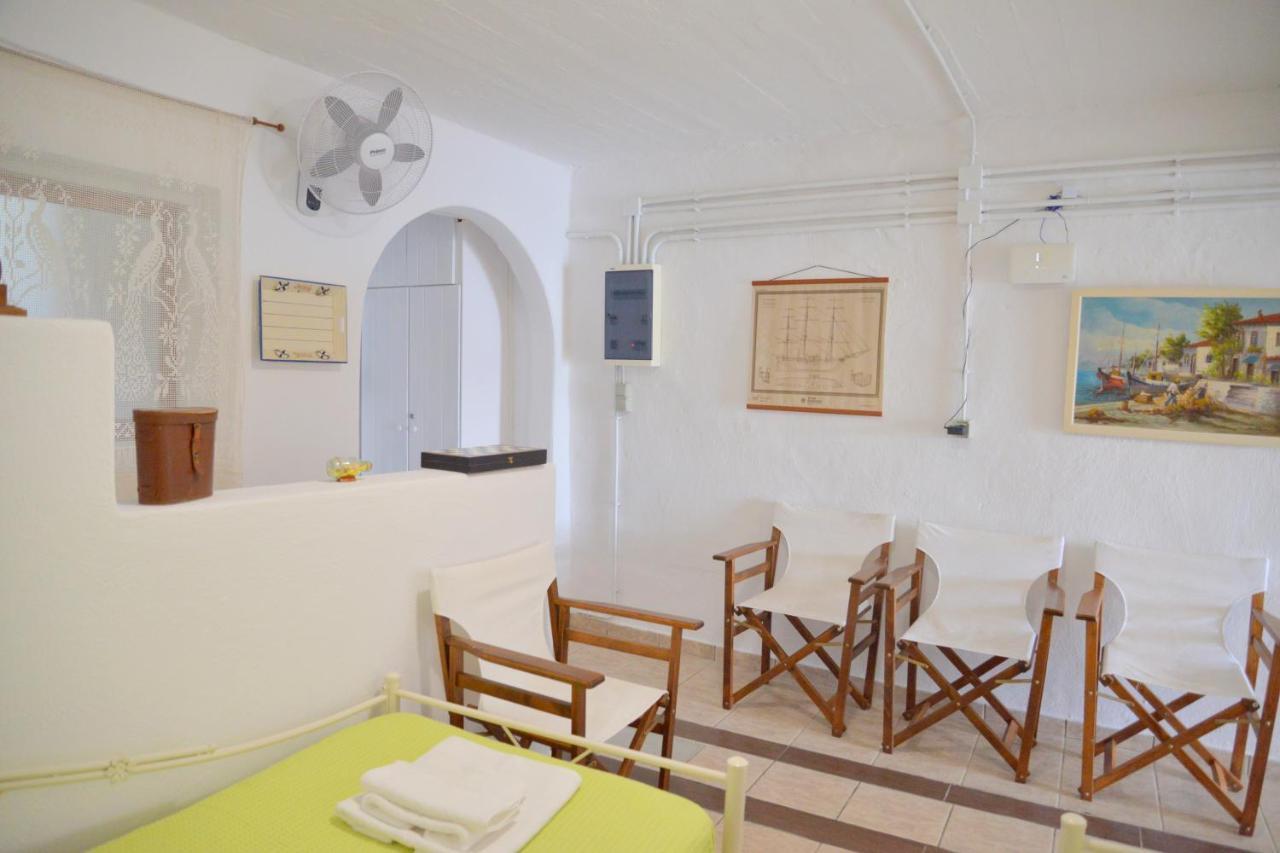 Milos Kardapis Ground Floor Apartment Klima (Milos)