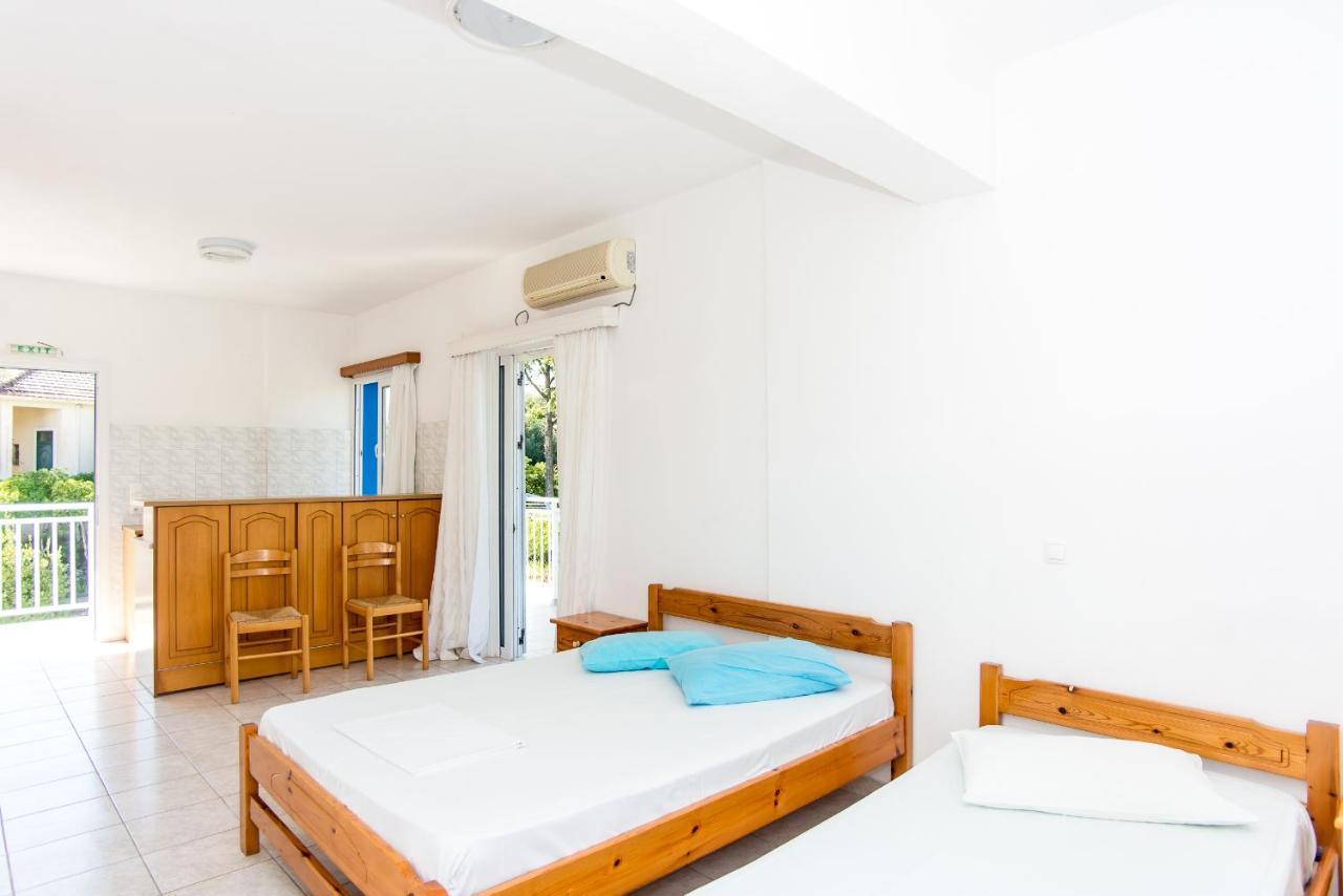 Blue White Apartments - Kefallonia Poolside Retreats Spartia (Kefalonia)