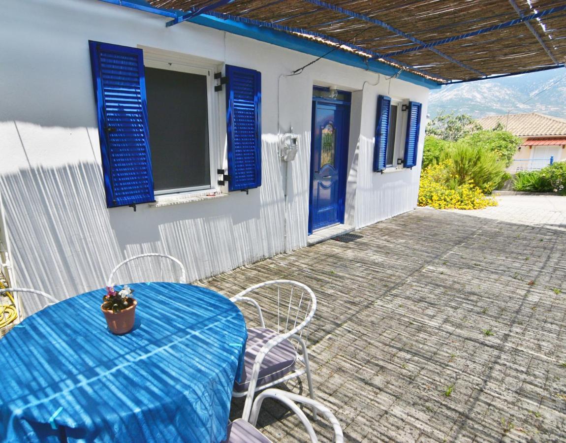Aparthotel Blue White Apartments - Kefallonia Poolside Retreats 3*