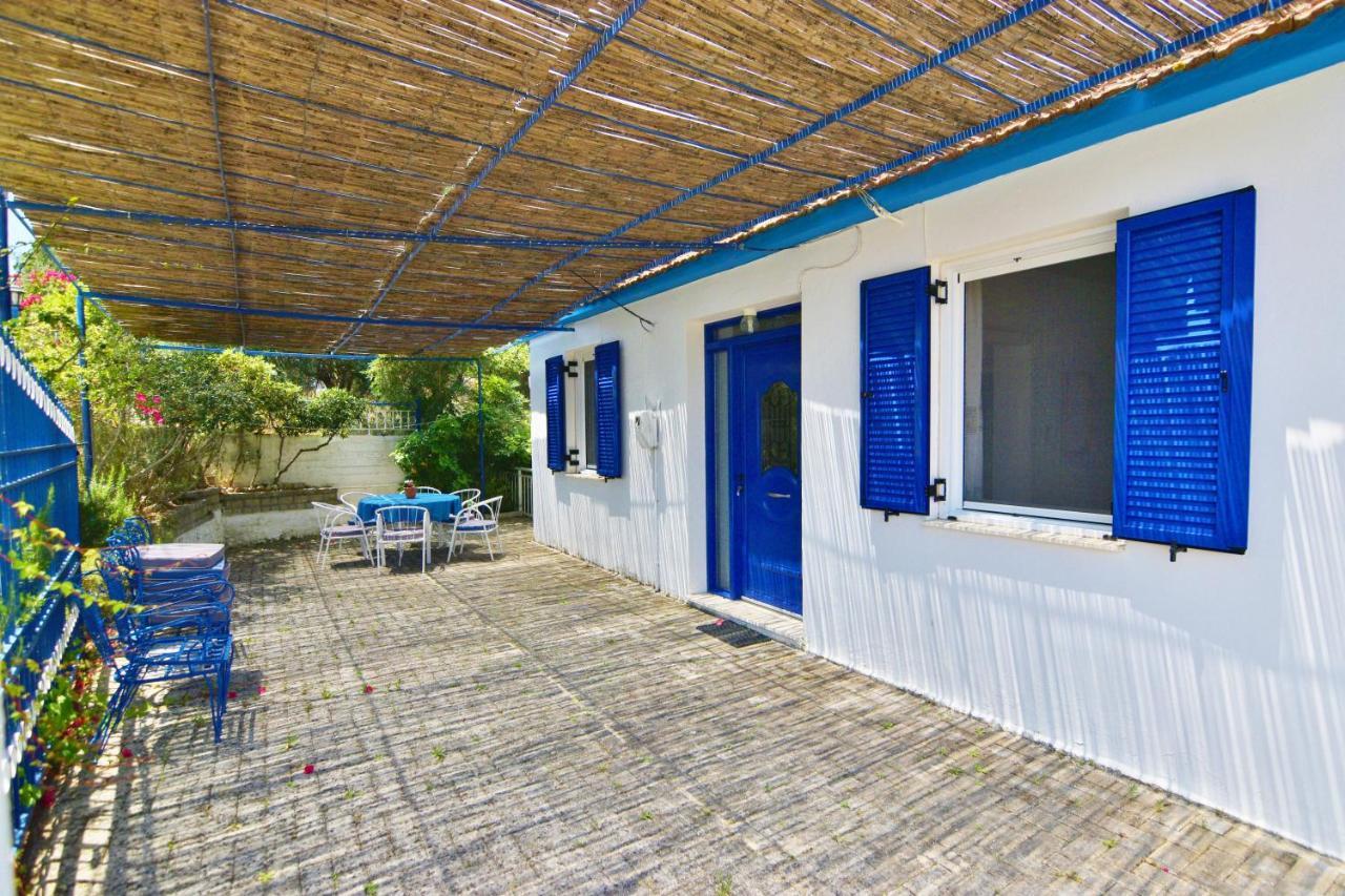Blue White Apartments - Kefallonia Poolside Retreats 3*