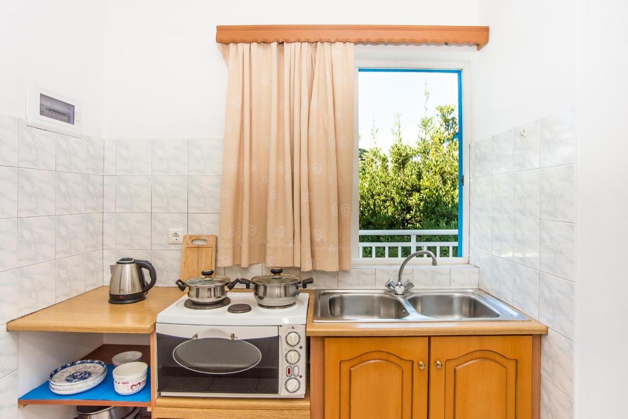 Blue White Apartments - Kefallonia Poolside Retreats Aparthotel
