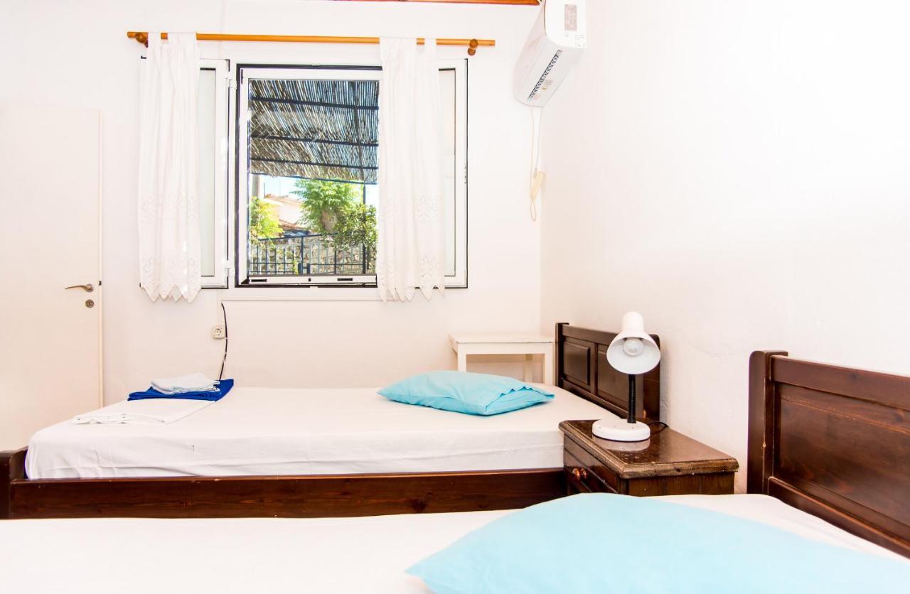 Blue White Apartments - Kefallonia Poolside Retreats Aparthotel 3*