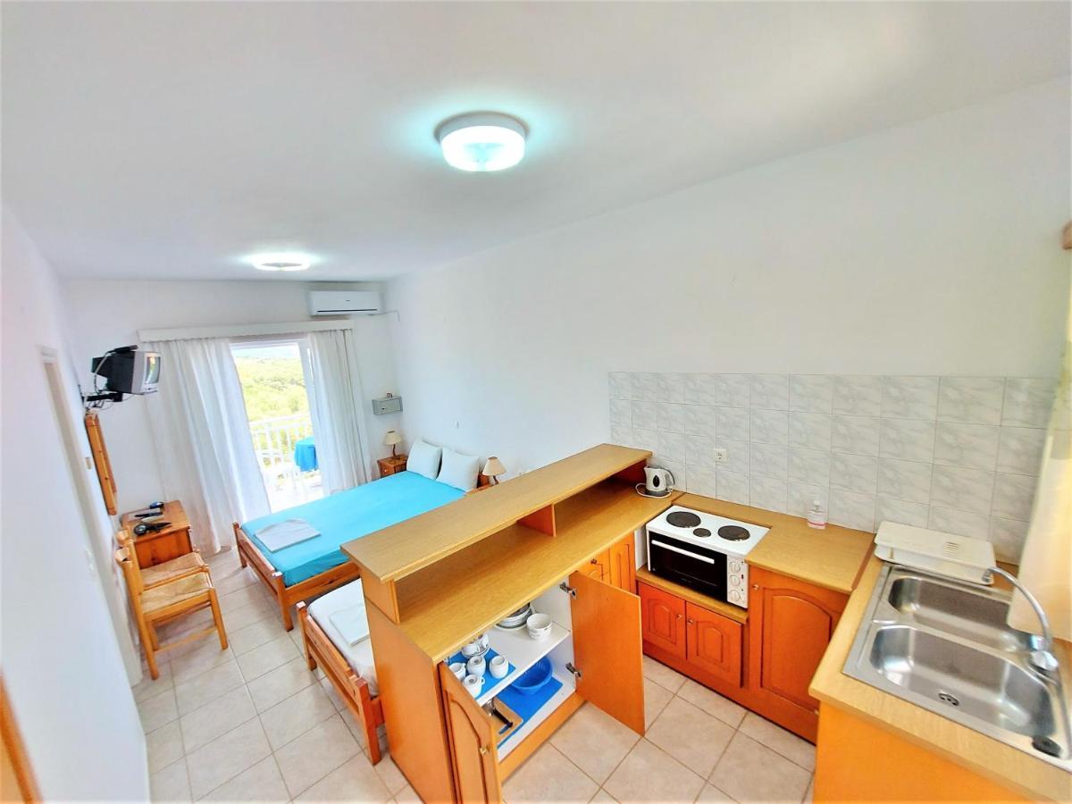 Aparthotel Blue White Apartments - Kefallonia Poolside Retreats Spartia (Kefalonia)