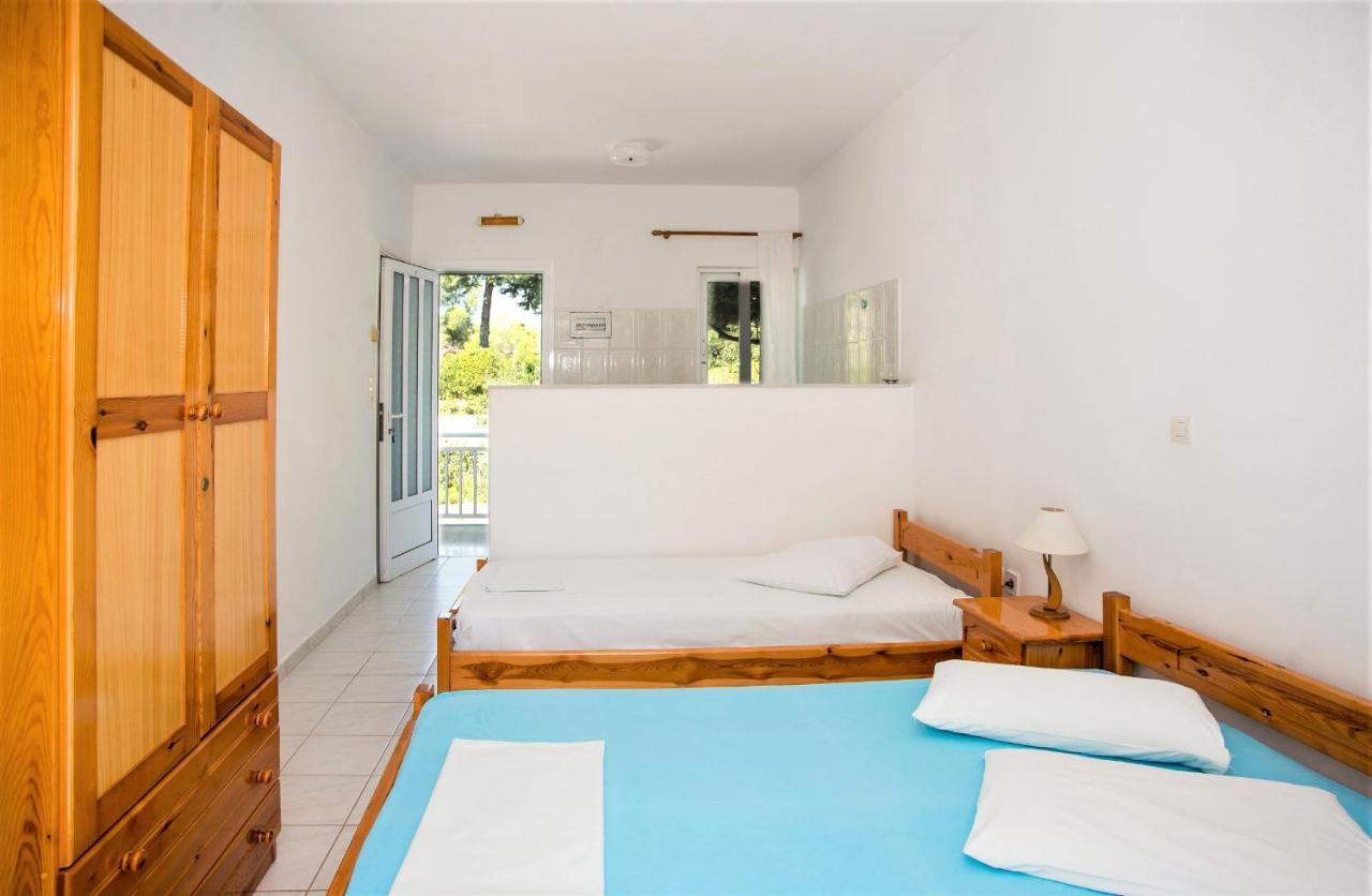 Blue White Apartments - Kefallonia Poolside Retreats 3* Spartia (Kefalonia)