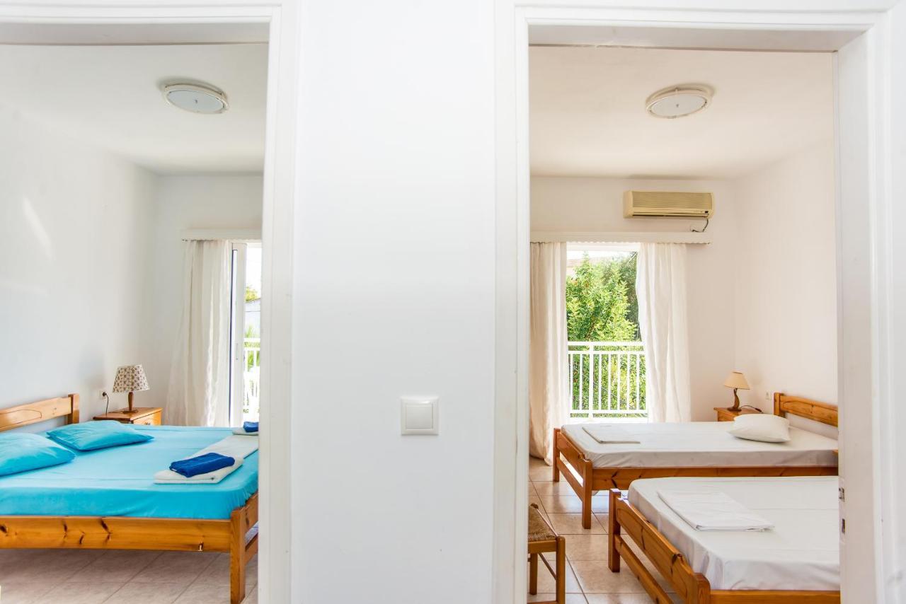 Blue White Apartments - Kefallonia Poolside Retreats