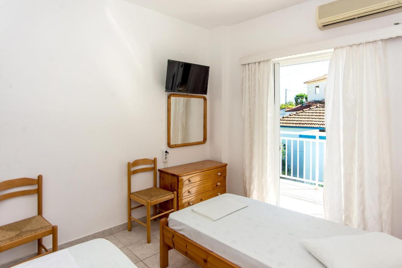Aparthotel Blue White Apartments - Kefallonia Poolside Retreats Spartia (Kefalonia)