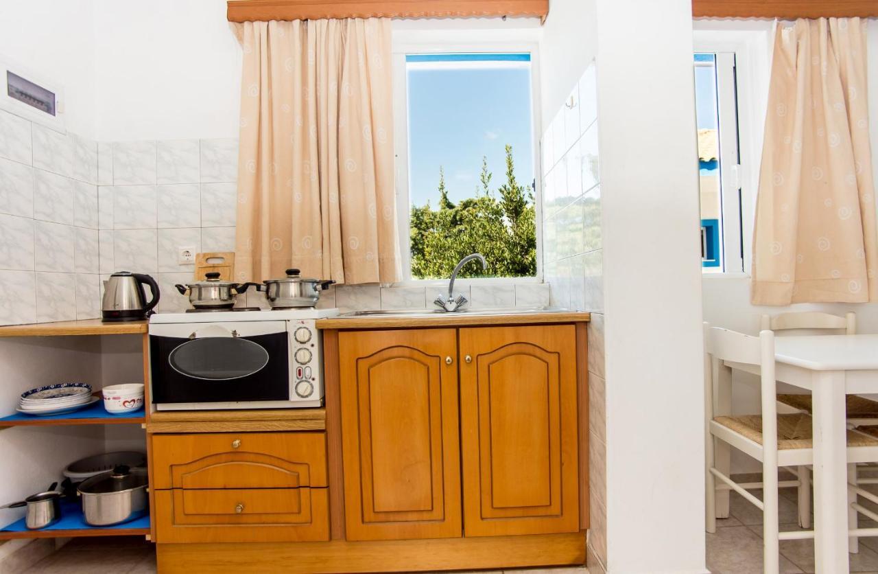 Blue White Apartments - Kefallonia Poolside Retreats 3*