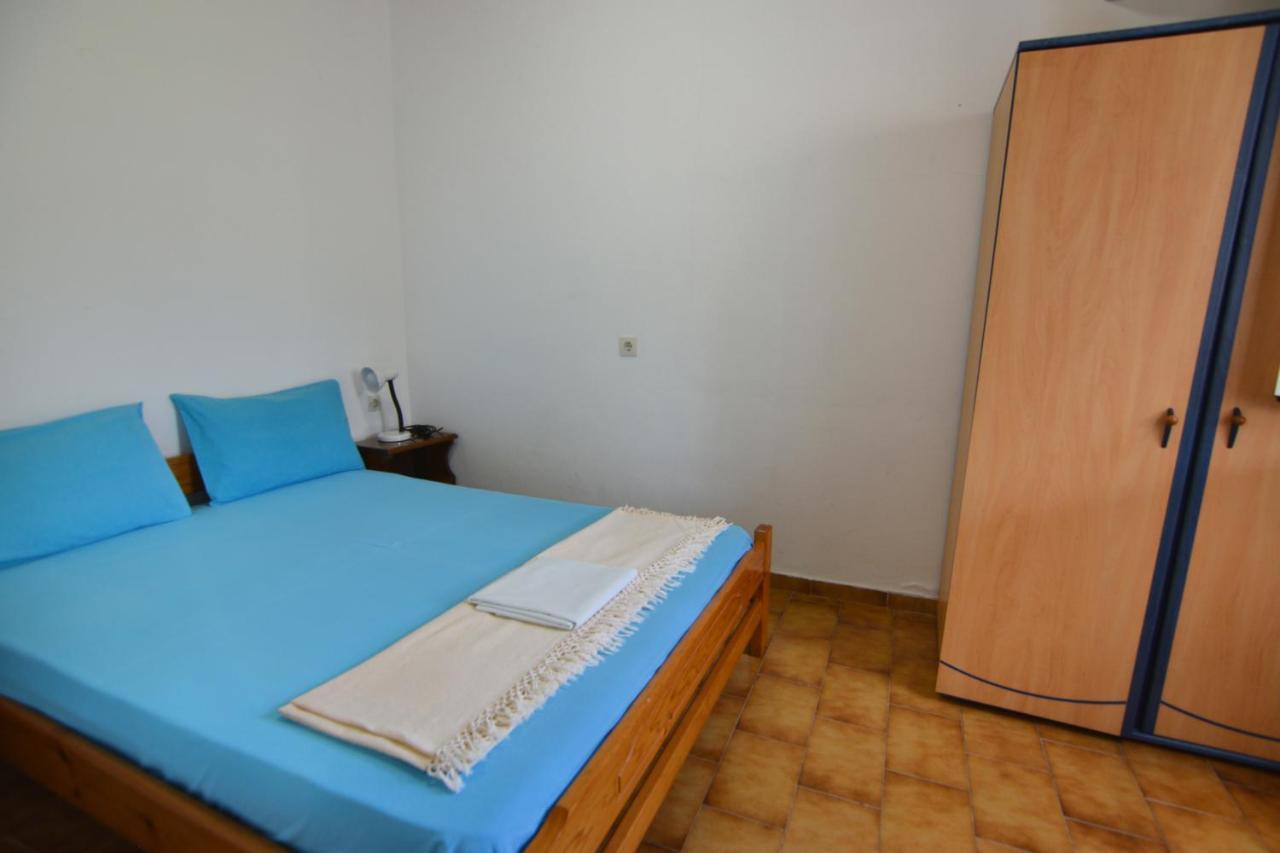 Blue White Apartments - Kefallonia Poolside Retreats