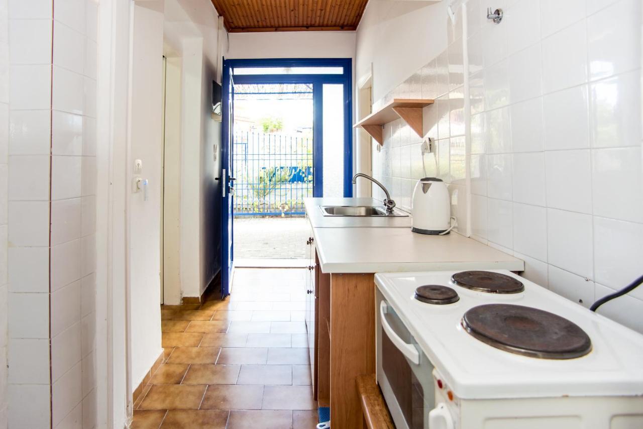 Blue White Apartments - Kefallonia Poolside Retreats Aparthotel 3*