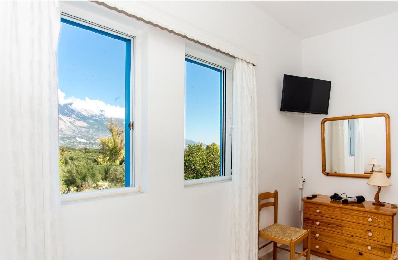 Blue White Apartments - Kefallonia Poolside Retreats Aparthotel 3*