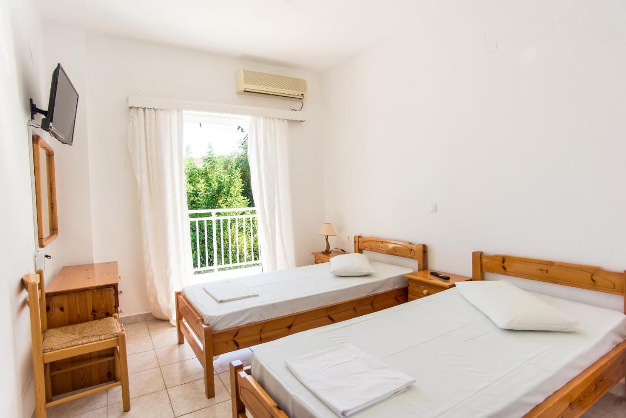 Blue White Apartments - Kefallonia Poolside Retreats Aparthotel Spartia (Kefalonia)