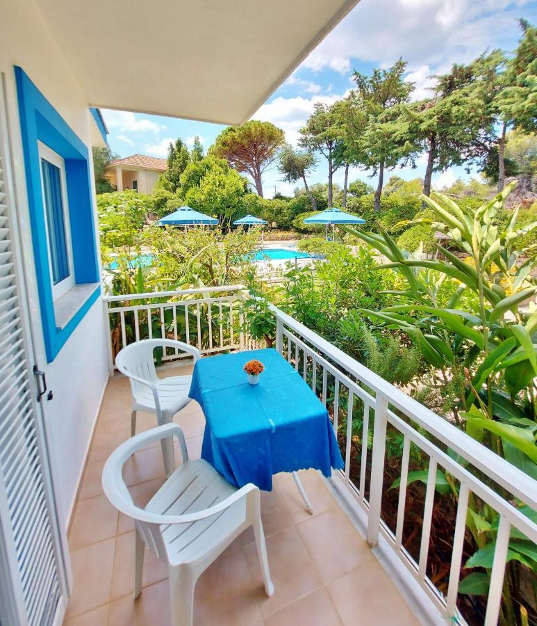 Aparthotel Blue White Apartments - Kefallonia Poolside Retreats Spartia (Kefalonia)