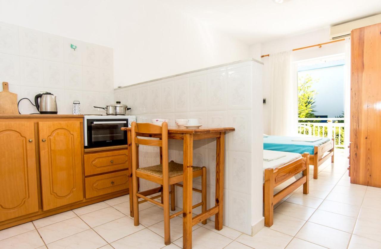 Blue White Apartments - Kefallonia Poolside Retreats 3* Spartia (Kefalonia)