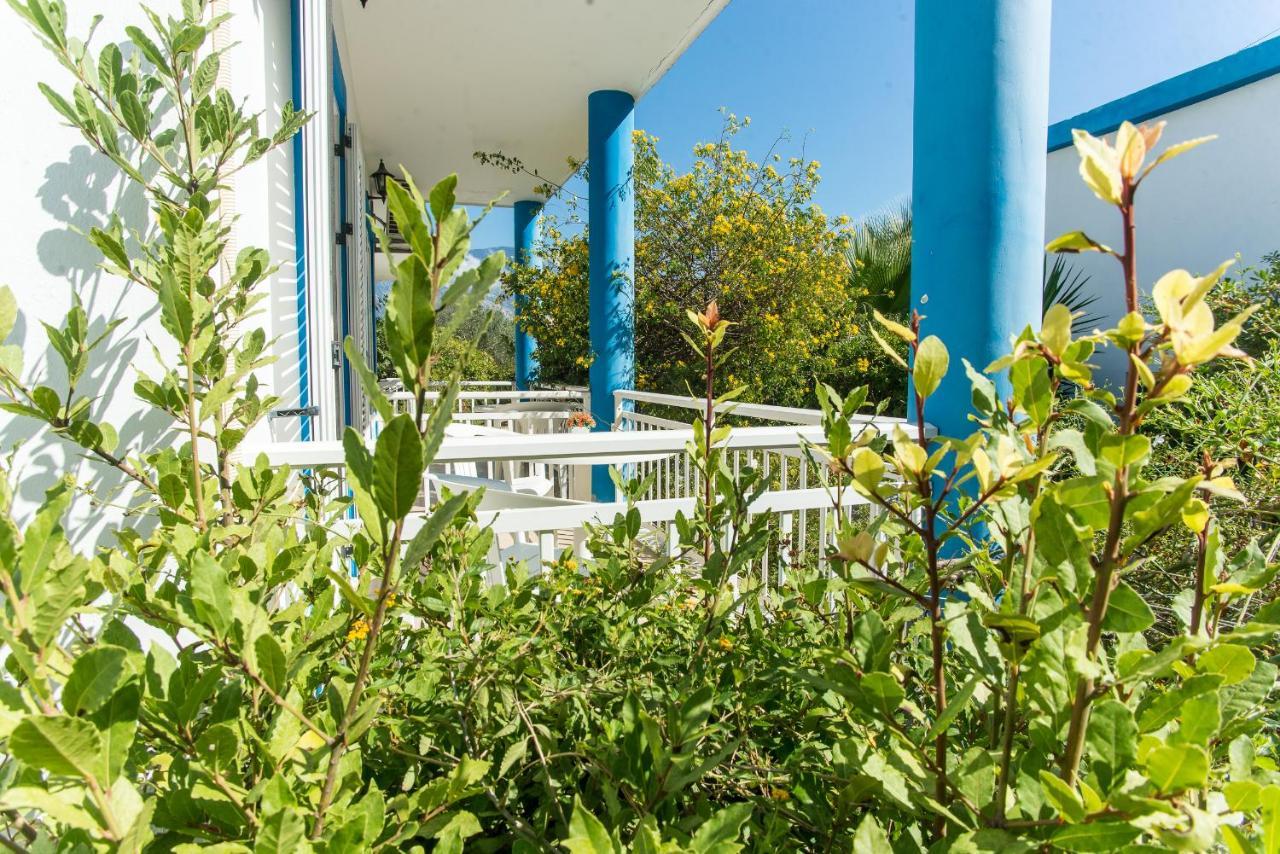 Blue White Apartments - Kefallonia Poolside Retreats 3*
