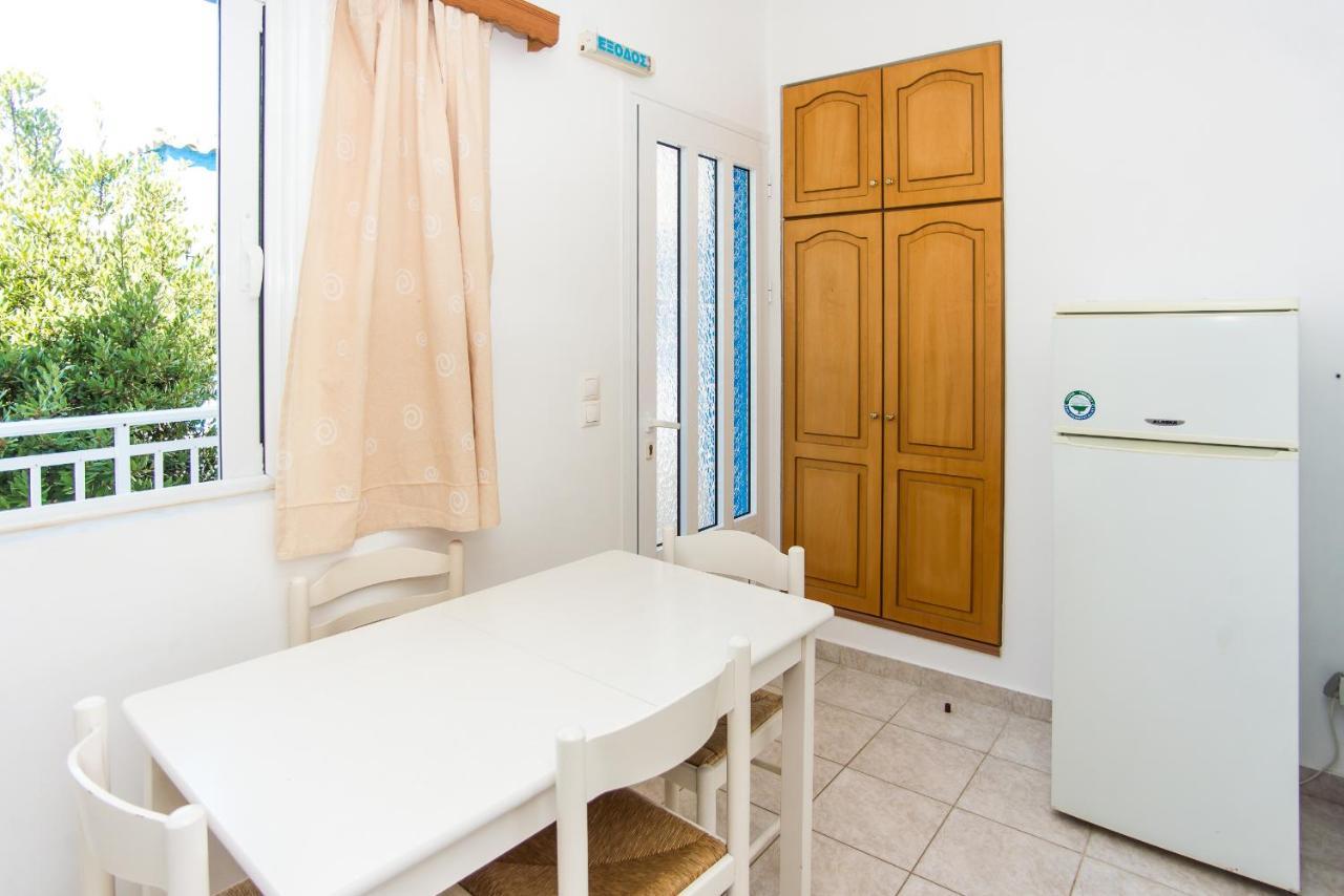 Blue White Apartments - Kefallonia Poolside Retreats Aparthotel Spartia (Kefalonia)