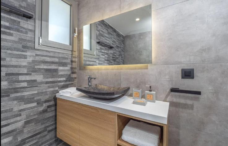 Mr Grey Luxury Villa Spartokhorion