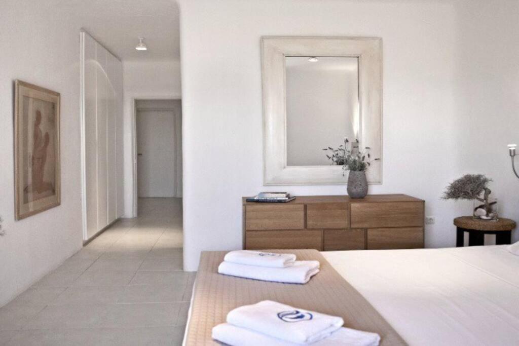 Elegant Seaside Villa, Great Views, Infinity Pool, Lia, Mykonos Villa *