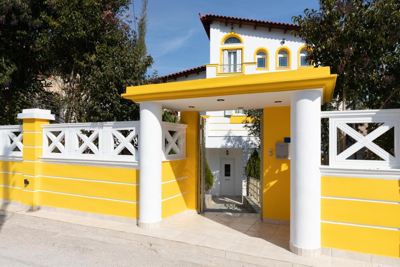 Golden Seaside House Number 1 *