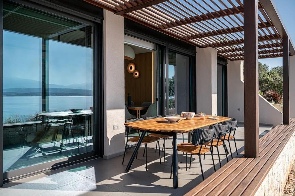 Vicky's Island View Villa