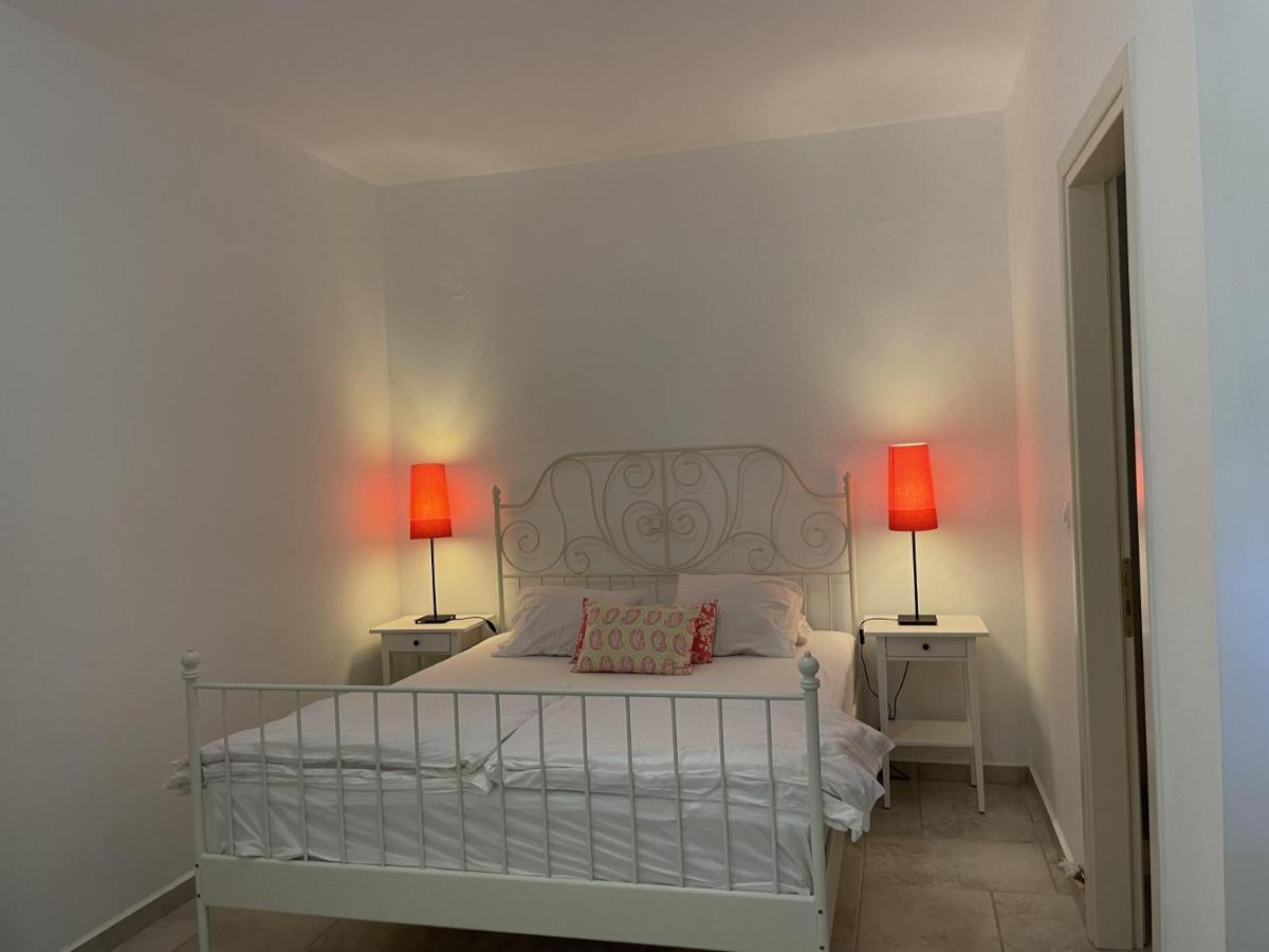 'Paraside' Seaside Villa In Delfini Says Netflix * Kini