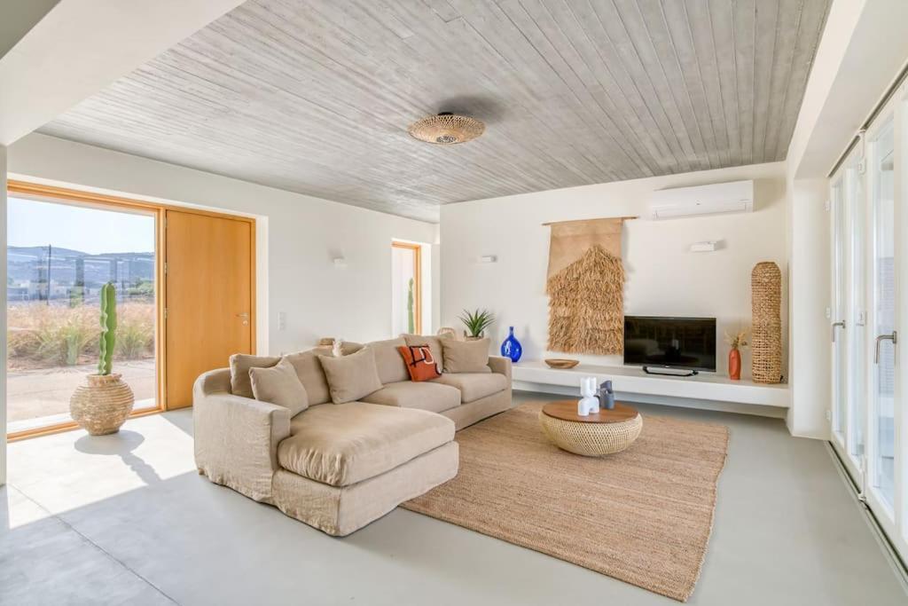 Lampsi - Spacious & Modern Villa *