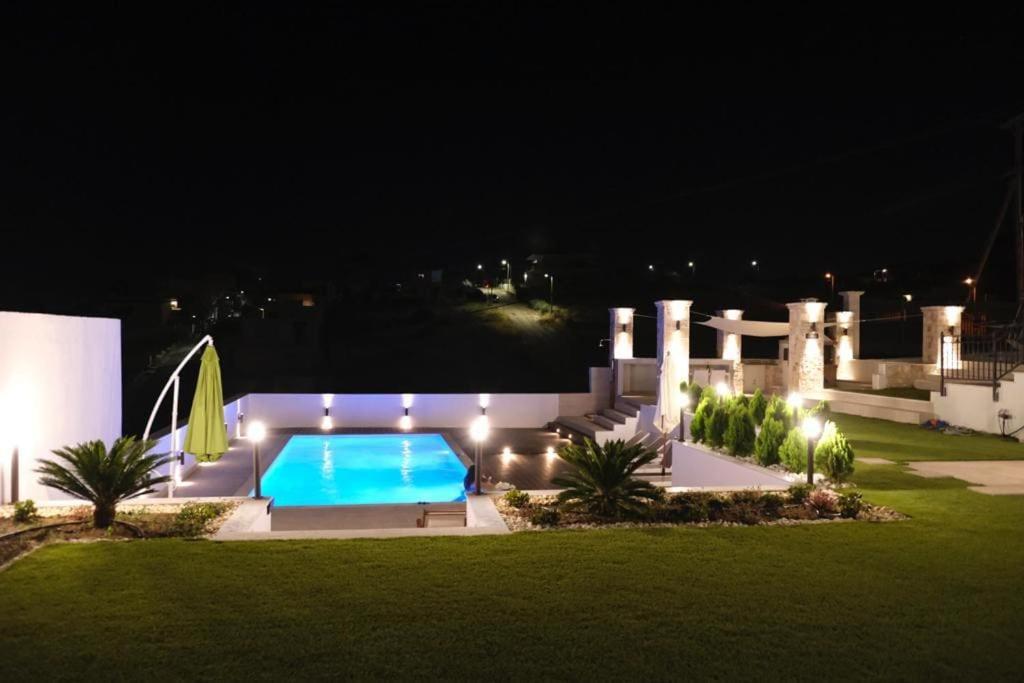 The White House * Rafina (Attica)