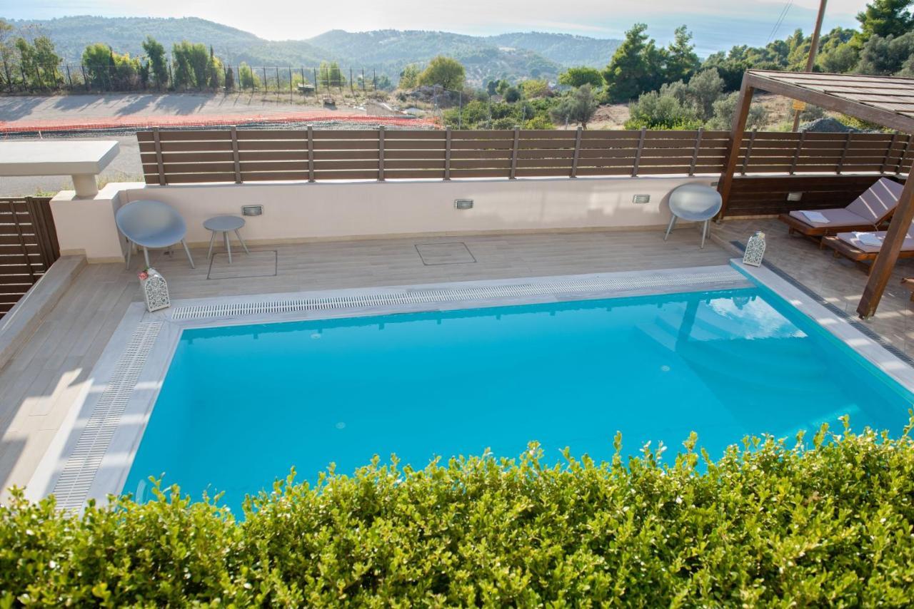 Villa Lila's Nerotrivia