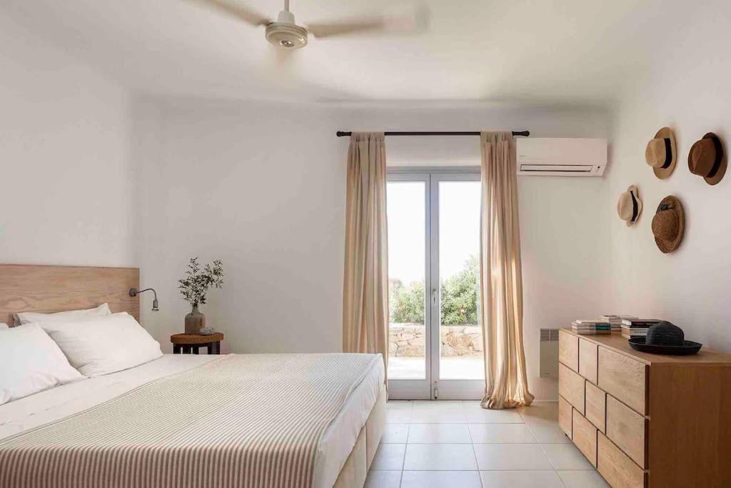 Elegant Seaside Villa, Great Views, Infinity Pool, Lia, Mykonos *