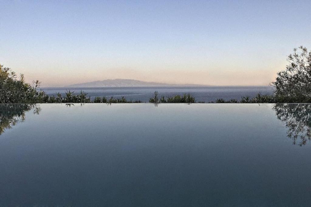 Elegant Seaside Villa, Great Views, Infinity Pool, Lia, Mykonos * Mykonos Town