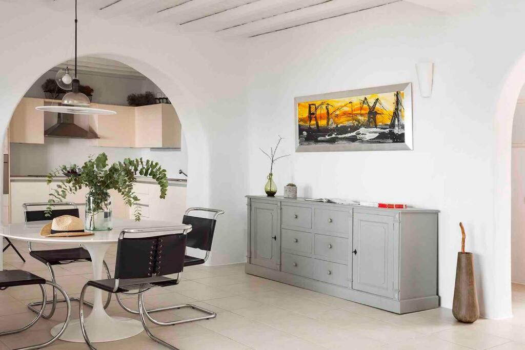 Elegant Seaside Villa, Great Views, Infinity Pool, Lia, Mykonos Villa Mykonos Town
