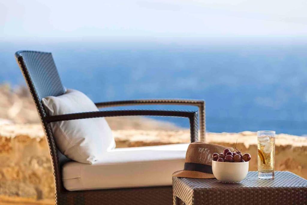 Elegant Seaside Villa, Great Views, Infinity Pool, Lia, Mykonos