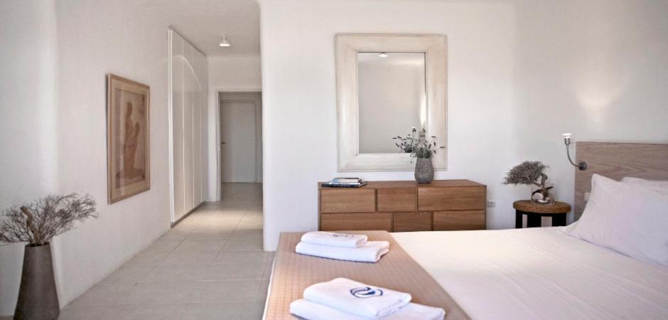 Villa Elegant Seaside Villa, Great Views, Infinity Pool, Lia, Mykonos *
