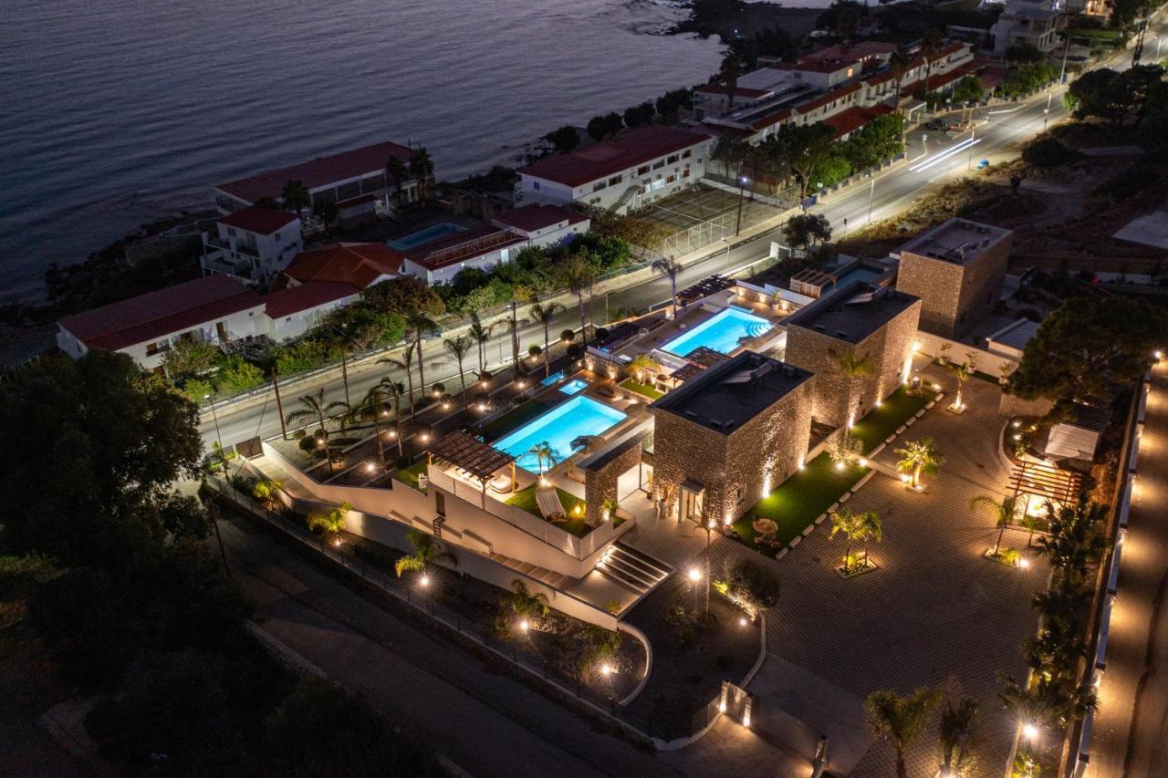 Lido White Villa *