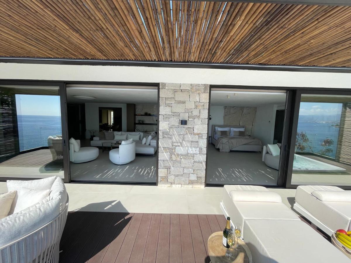 Mystique Luxury * Achlia